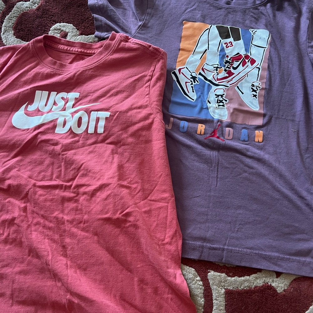2 Nike Kids Graphic Tees